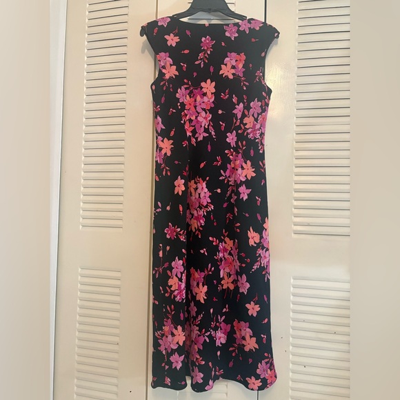 Jones New York Pink and Black Sleeveless V-Neck Midi Sundress - Picture 2 of 4